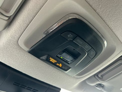 Used 2025 Toyota Corolla Cross XLE image 24