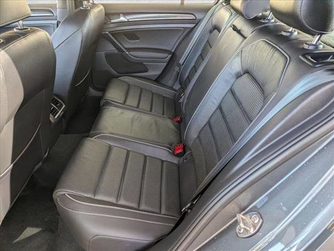 Used 2019 Volkswagen Golf 4-Door image 18