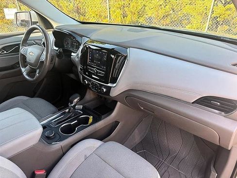 Used 2021 Chevrolet Traverse LT image 38