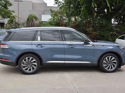 New 2026 Lincoln Aviator 2WD image 5