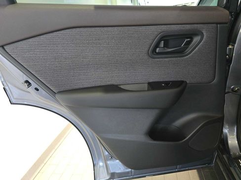 Used 2023 Nissan Rogue S AWD/4WD image 15