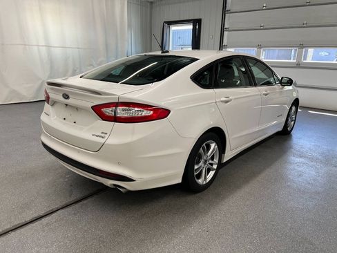 Used 2016 Ford Fusion SE FWD image 4