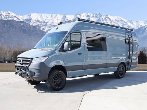 Used 2022 Mercedes-Benz Sprinter 2500 image 2