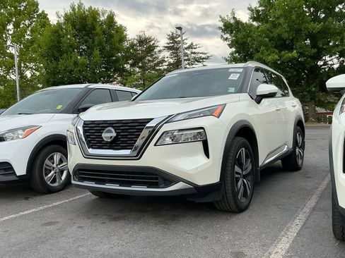 Used 2023 Nissan Rogue SL w/ SL Premium Package FWD image 2