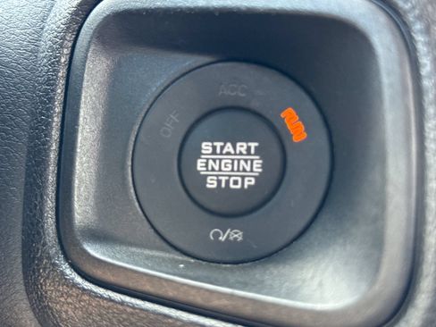 Used 2025 Jeep Gladiator Sport AWD/4WD image 31