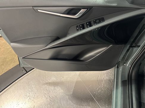 New 2026 Kia Niro Wind FWD image 25