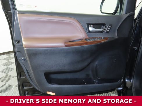 Used 2015 Toyota Sienna Limited image 5
