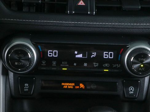 Used 2021 Toyota RAV4 XLE w/ Convenience Package FWD image 20