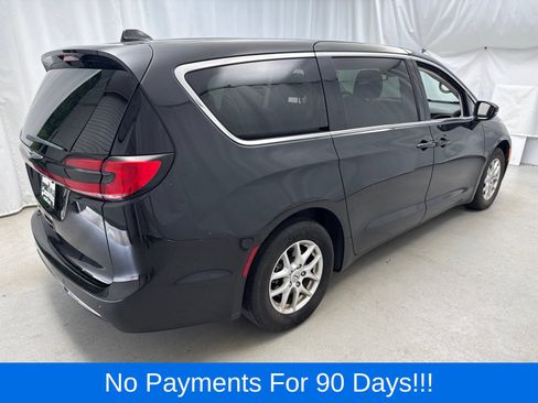 Used 2024 Chrysler Pacifica Touring-L FWD image 2