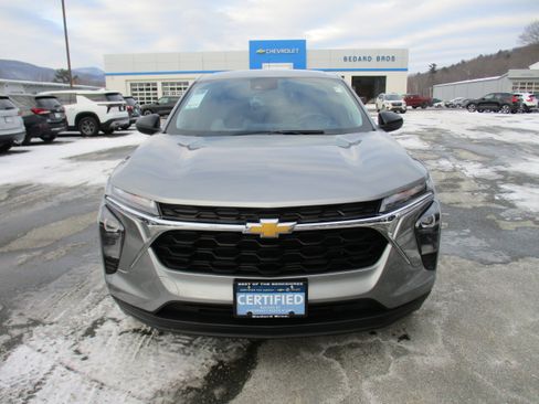 Certified 2024 Chevrolet Trax LS w/ Driver Confidence Package image 2