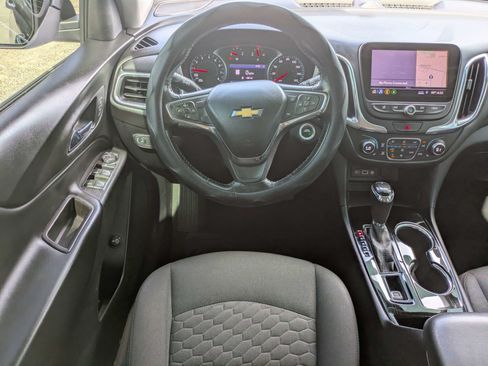 Used 2019 Chevrolet Equinox LT w/ Sun & Navigation Package FWD image 4