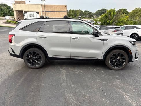 Used 2022 Kia Sorento SX AWD/4WD image 2