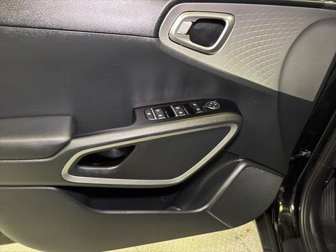 Used 2025 Kia Soul LX FWD image 25