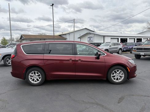 Used 2023 Chrysler Voyager LX FWD image 26