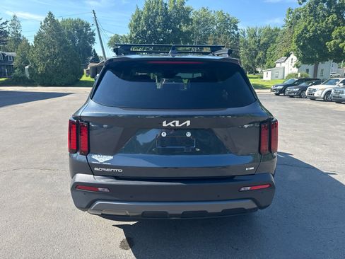 Used 2023 Kia Sorento S w/ Panoramic Sunroof Package AWD/4WD image 4