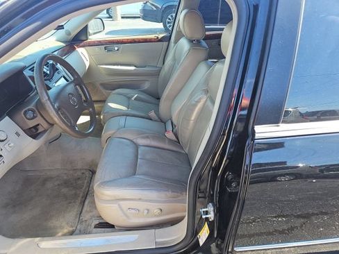 Used 2006 Cadillac DTS w/ Sun And Sound Package FWD image 2