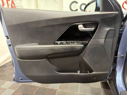 Used 2022 Kia Niro EX FWD image 21
