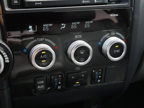Used 2019 Toyota Sequoia Platinum AWD/4WD image 23