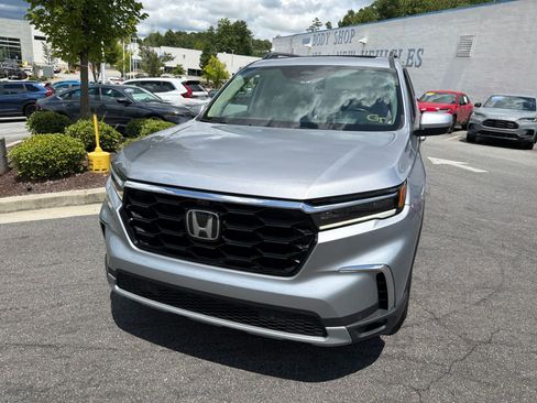 Used 2025 Honda Pilot Elite image 4