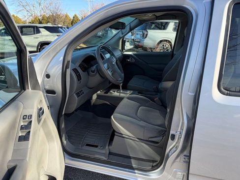 Used 2021 Nissan Frontier SV image 11