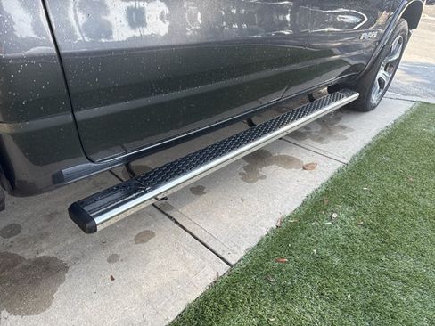 Used 2020 RAM 1500 Laramie RWD image 5