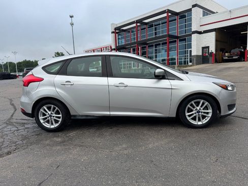 Used 2018 Ford Focus SE FWD image 6