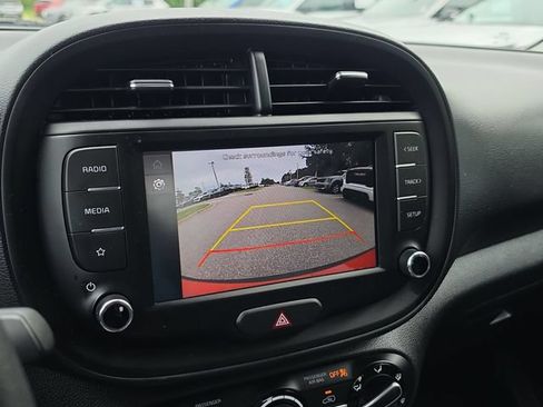 Certified 2025 Kia Soul LX w/ LX Technology Package FWD image 23