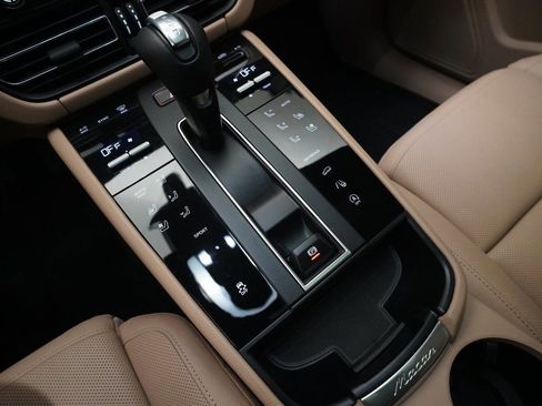 Certified 2025 Porsche Macan image 30