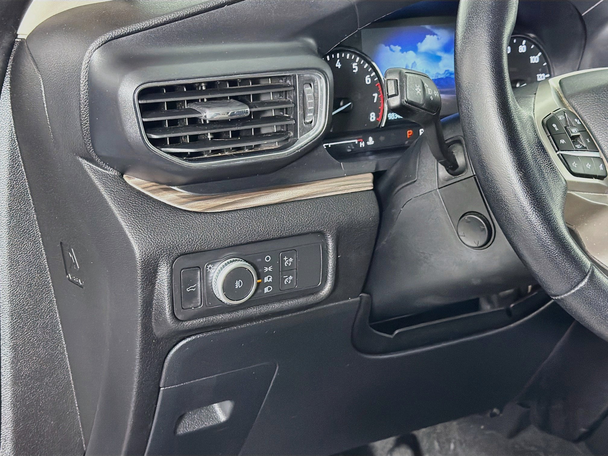 Used 2021 Ford Explorer Limited w/ Equipment Group 301A AWD/4WD image 17