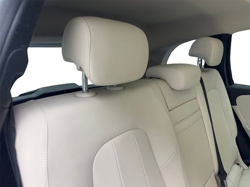 Used 2023 Mercedes-Benz EQB 300 4MATIC image 39