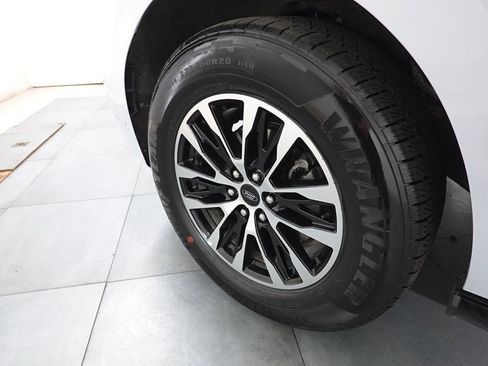 Certified 2025 Ford Expedition Platinum AWD/4WD image 30