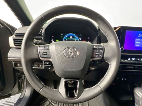 Used 2025 Toyota Camry SE FWD image 17
