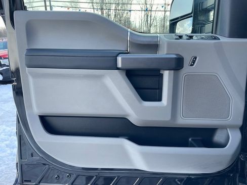 Used 2019 Ford F350 XLT w/ XLT Premium Package image 9