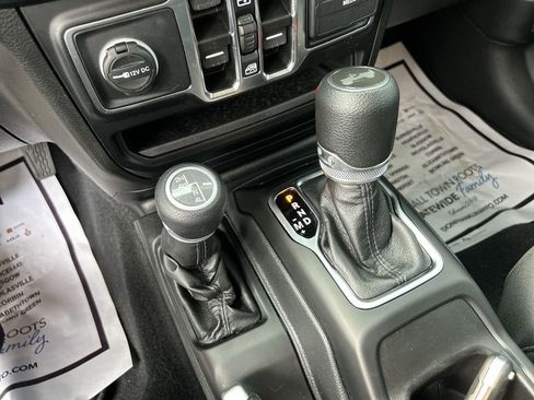 Used 2021 Jeep Wrangler Unlimited Sport image 25