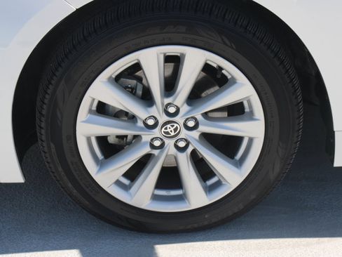 Certified 2025 Toyota Corolla SE FWD image 9