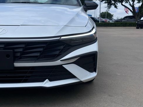 Used 2025 Hyundai Elantra Sport FWD image 8