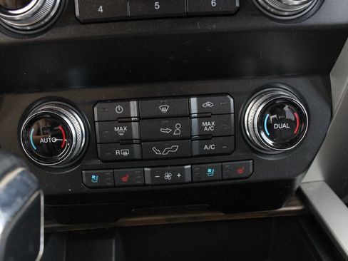 Used 2019 Ford F150 Lariat w/ Equipment Group 502A Luxury AWD/4WD image 16