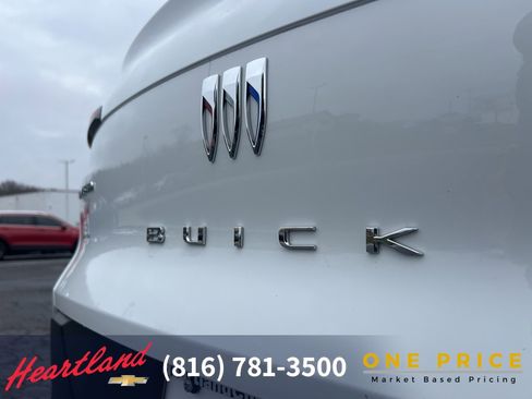 Used 2025 Buick Envista Preferred image 12