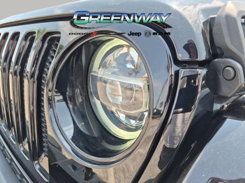 Used 2022 Jeep Wrangler Unlimited Sahara AWD/4WD image 5
