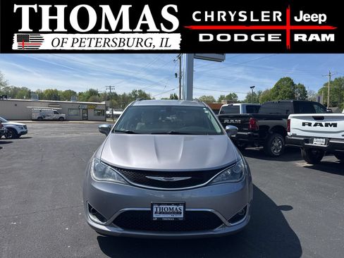 Used 2019 Chrysler Pacifica Limited FWD image 2