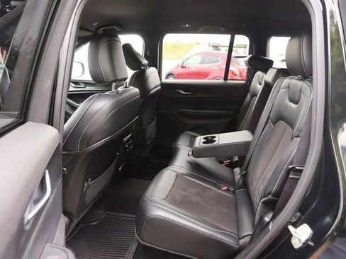 Used 2023 Jeep Grand Cherokee Altitude AWD/4WD image 10