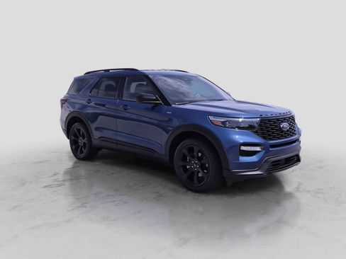 Used 2023 Ford Explorer ST-Line AWD/4WD image 2