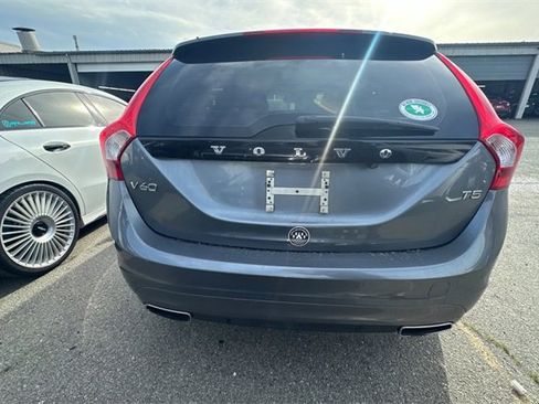 Used 2017 Volvo V60 T5 Platinum image 4