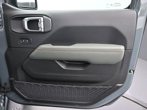 New 2025 Jeep Gladiator Mojave w/ Safety Group image 20