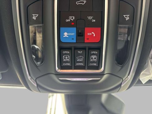 New 2025 Jeep Grand Cherokee Limited w/ Black Appearance Package image 16