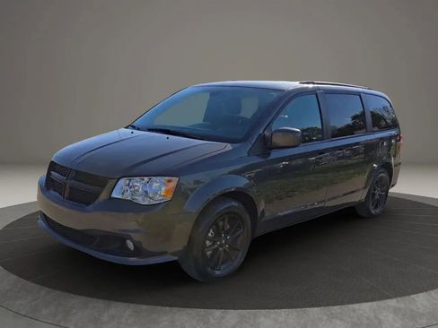 Used 2019 Dodge Grand Caravan SE FWD image 4