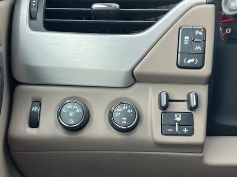 Used 2016 GMC Yukon XL SLT w/ Open Road Package AWD/4WD image 22