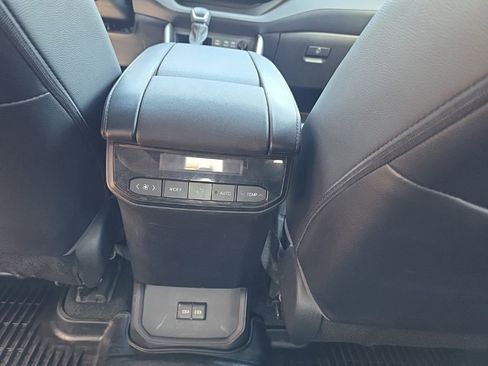 Used 2023 Toyota Highlander XLE AWD/4WD image 14