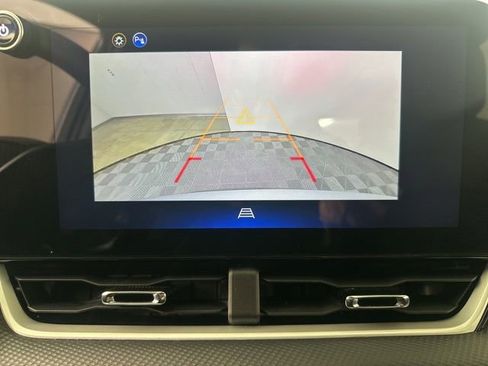 Used 2026 Chevrolet Equinox LT w/ Convenience Package II FWD image 18