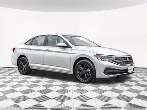 Used 2023 Volkswagen Jetta SE w/ Panoramic Sunroof Package FWD image 12